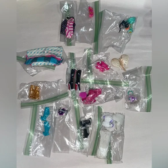 Monster High Doll and Clothes Lot . - Picture 4 of 4